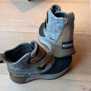 Sorel Kids' Black and Tan Out N About Boots